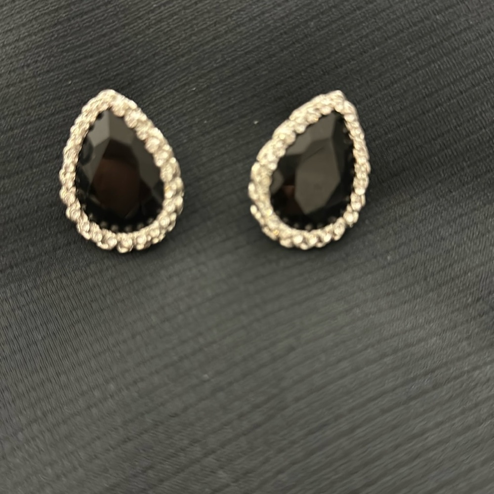 Earings.  Like new condition.  Gorgeous